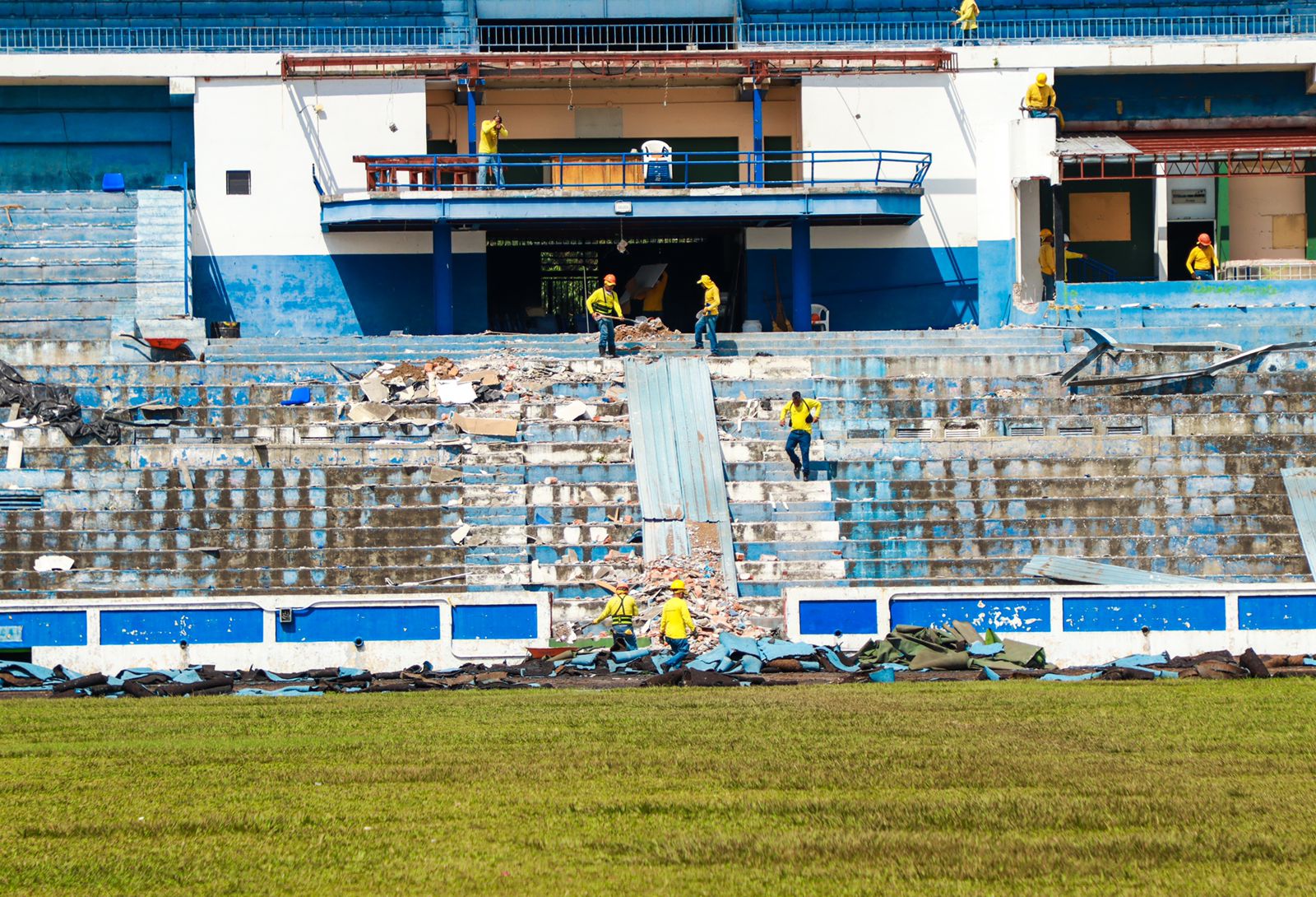 Continúa remodelación al Estadio "Mágico" González continua-remodelacion-al-estadio-magico-gonzalez
